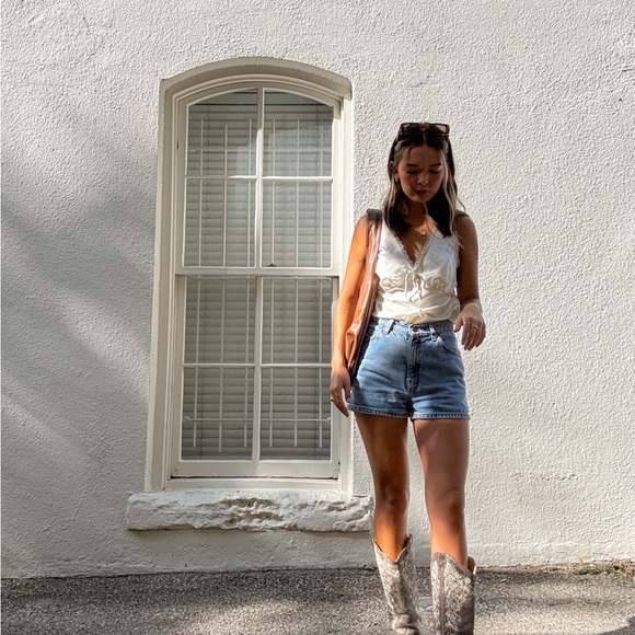 CLOSET INFO - Picture 2 of 2